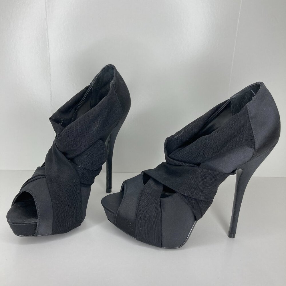 Wild Pair “Helena” black heels size 8